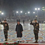 একুশের-প্রথম-প্রহরে-শহীদ-মিনারে-প্রধানমন্ত্রীর-শ্রদ্ধা-2602210435